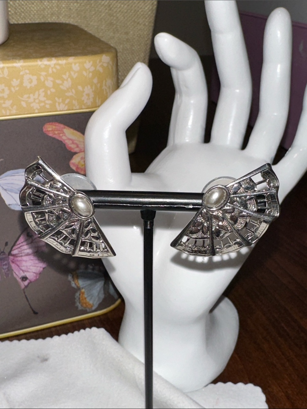 Vintage Avon Silver Tone Fan Earrings | Faux Pewter Gray faux Pearl Accent